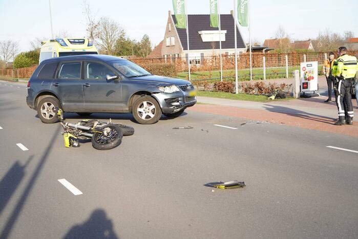 Motorrijder gewond bij botsing met auto