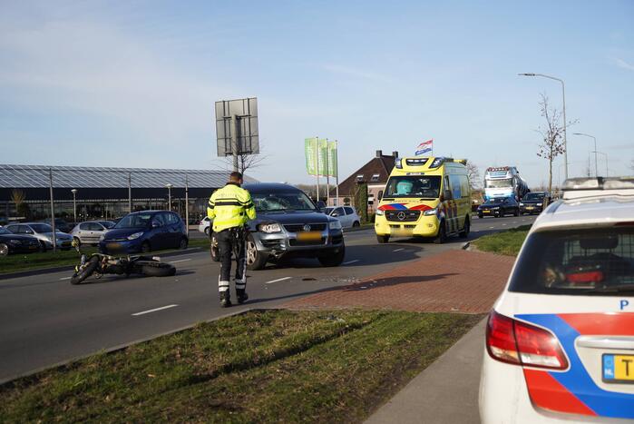 Motorrijder gewond bij botsing met auto