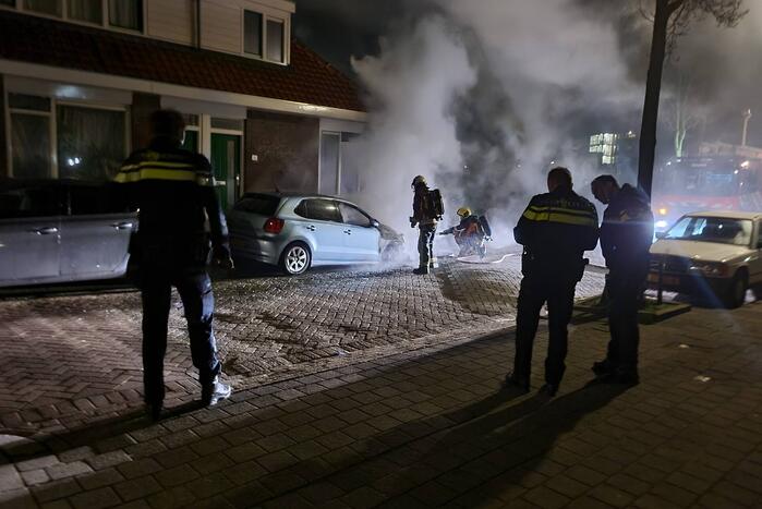 Veel rook bij brand in geparkeerde auto