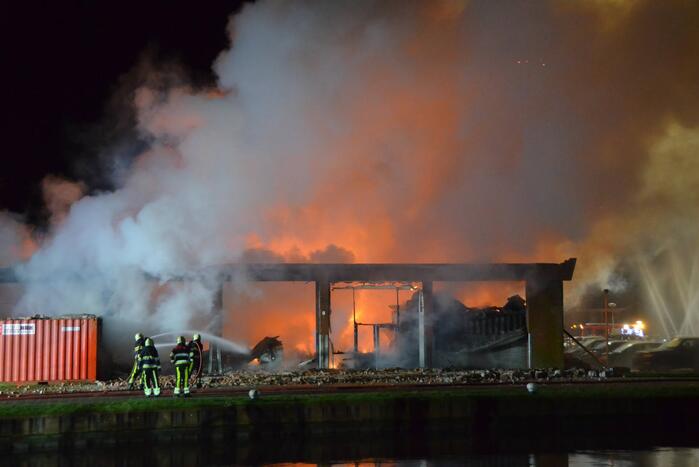 Evacuaties na brand in kringloopwinkel