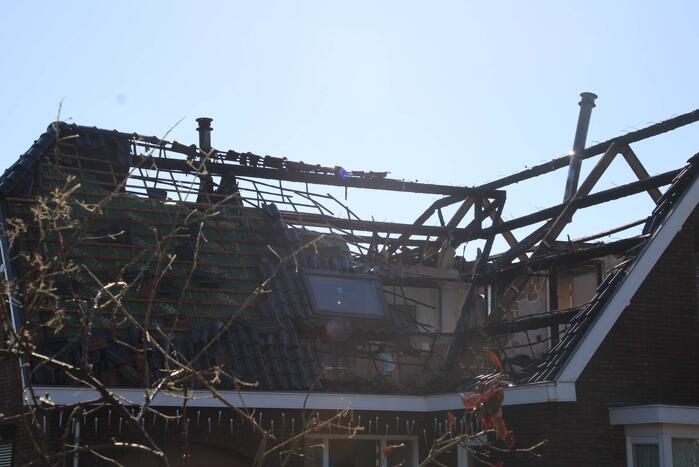 Schade na uitslaande brand bij daglicht goed zichtbaar