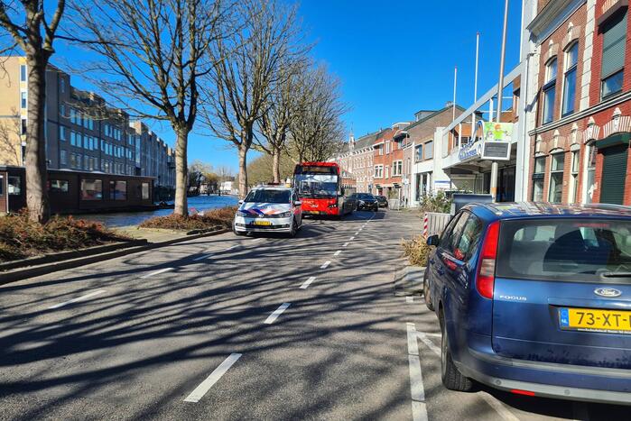 Auto en bestelbus beschadigd na ongeval