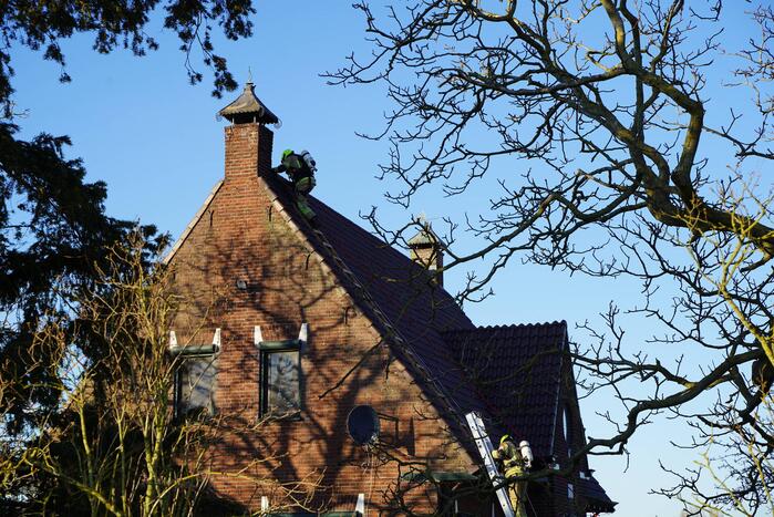 Weg afgesloten vanwege brand in schoorsteen