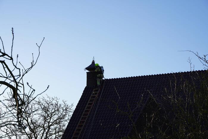 Weg afgesloten vanwege brand in schoorsteen