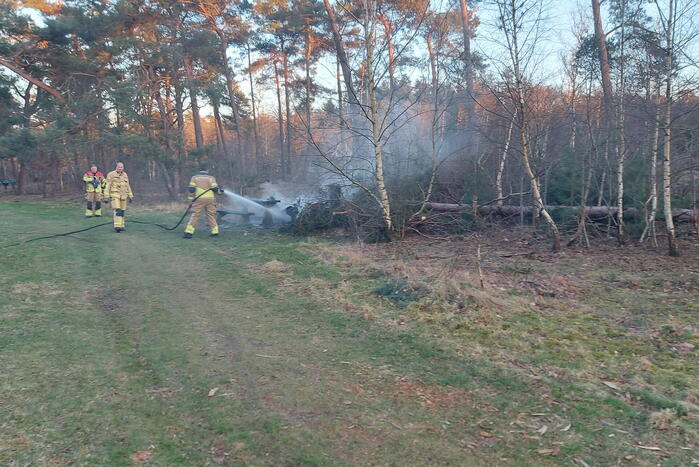 Picknicktafel volledig in brand