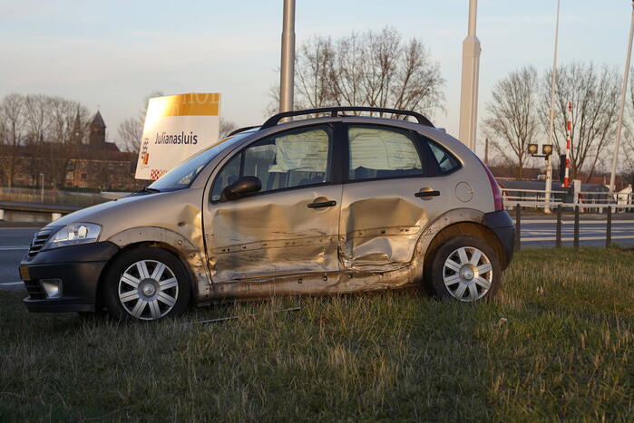 Flinke schade bij aanrijding op kruising