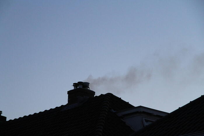 Brand in schoorsteen van woning
