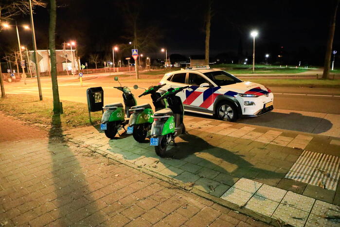 Politie blust beginnende scooterbrand van GO Sharing