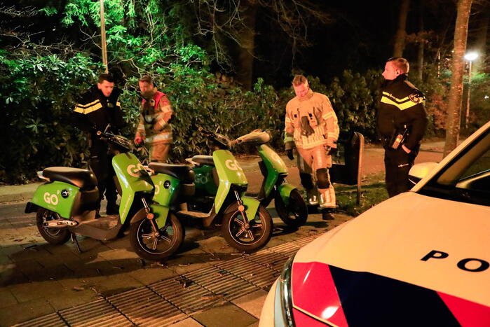 Politie blust beginnende scooterbrand van GO Sharing