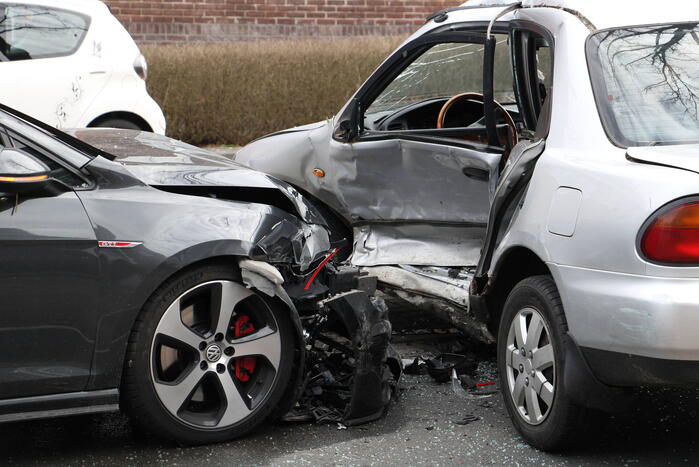 Vrouw overleden na ernstig verkeersongeval