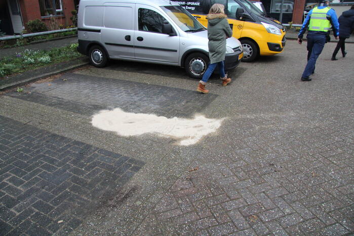 Meerdere mensen onderuit door lang oliespoor