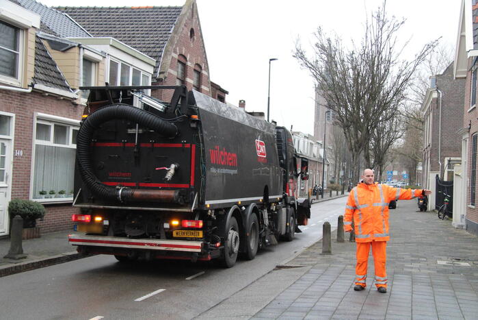 Meerdere mensen onderuit door lang oliespoor