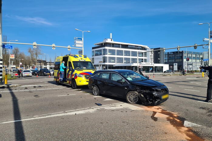 Flinke schade door botsing met drie voertuigen