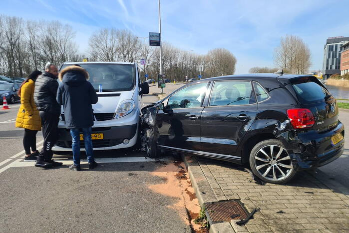 Flinke schade door botsing met drie voertuigen