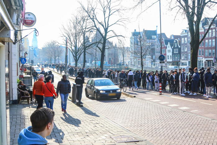 Enorme menigte voor meet-and-greet rapper Central Cee