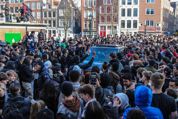 Enorme menigte voor meet-and-greet rapper Central Cee