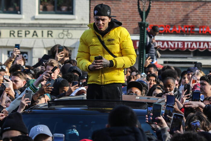 Enorme menigte voor meet-and-greet rapper Central Cee