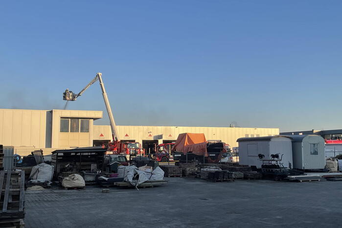 Zeer grote brand in caravanstalling