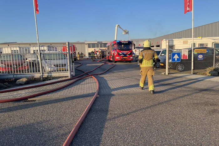 Zeer grote brand in caravanstalling