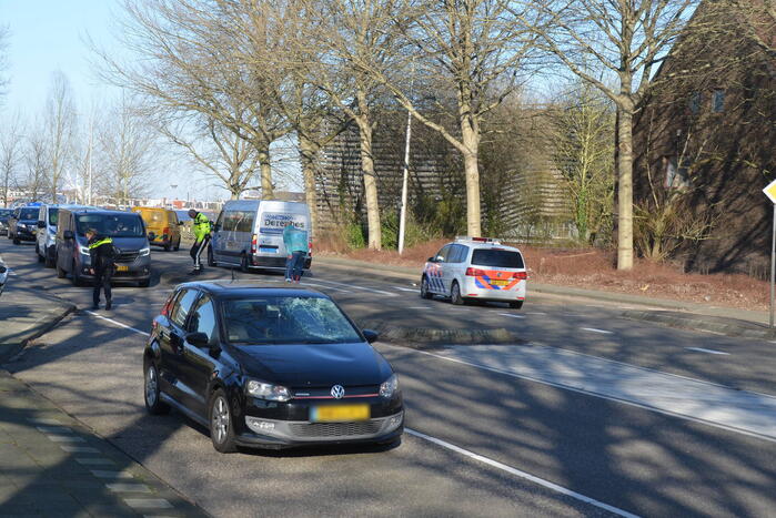 Voetganger geschept door personenauto