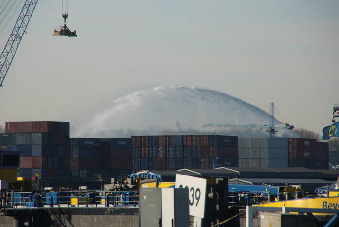 Veel rook bij brand in afvalverwerkingsbedrijf