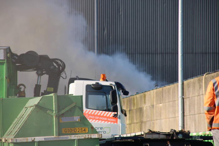 Veel rook bij brand in afvalverwerkingsbedrijf