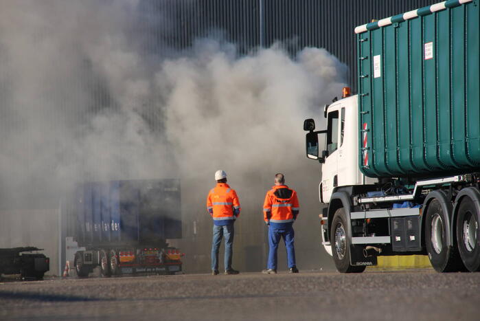 Veel rook bij brand in afvalverwerkingsbedrijf