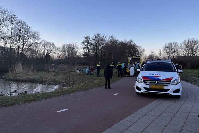 Twee fietsers hard ten val