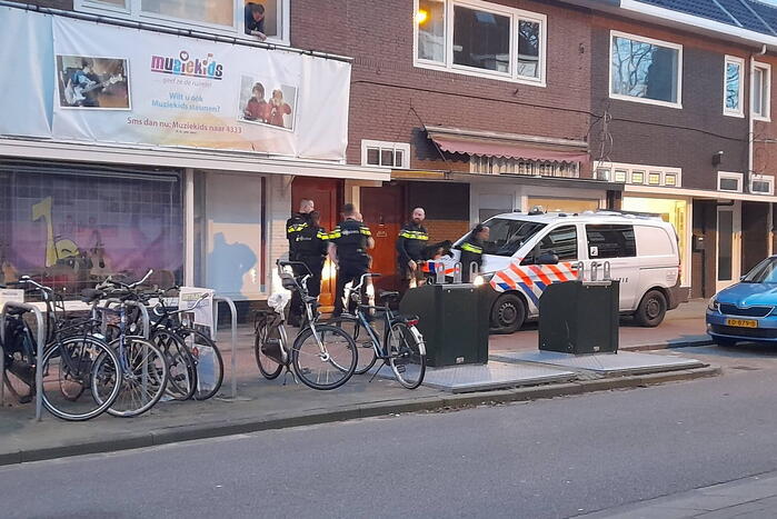 Grote politie-inzet voor inval in twee panden