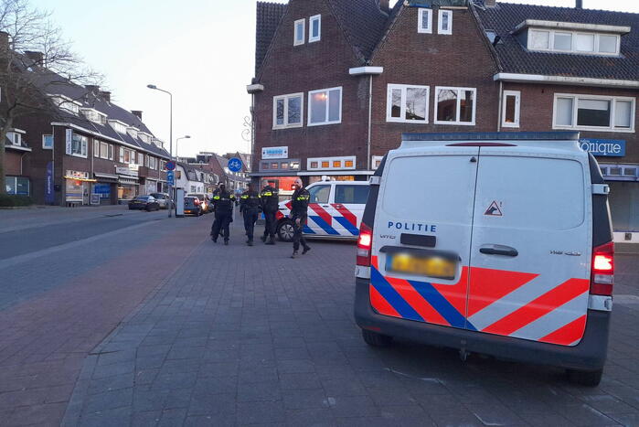 Grote politie-inzet voor inval in twee panden