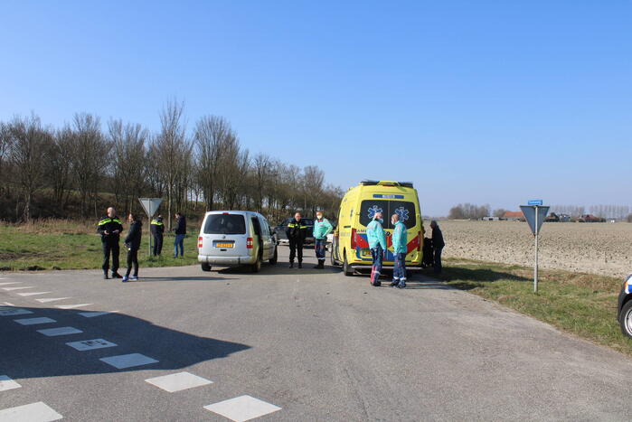 Brommerrijder gewond bij botsing met bestelbus
