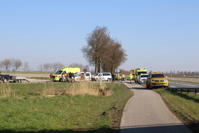 Brommerrijder gewond bij botsing met bestelbus