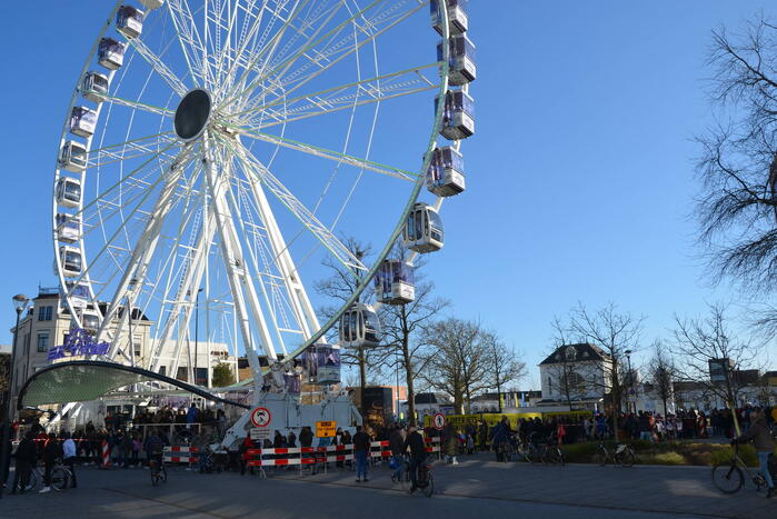 Enorme rij voor gratis rondje in Arcadia-reuzenrad