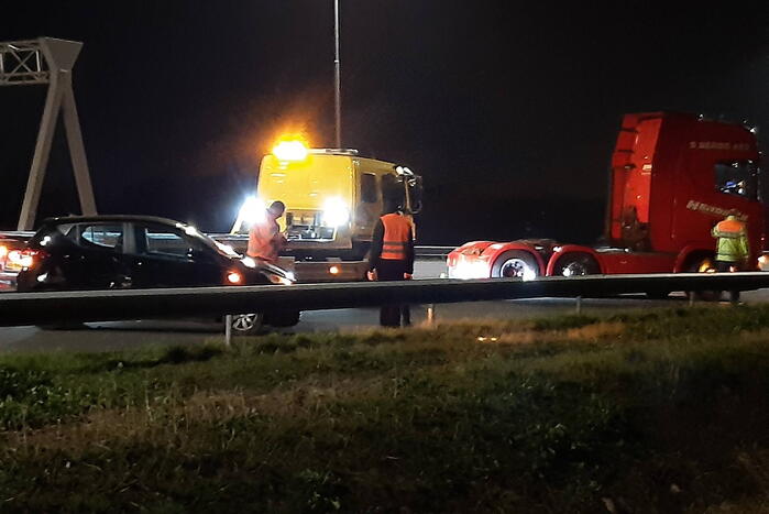 Botsing tussen vrachtwagen en auto