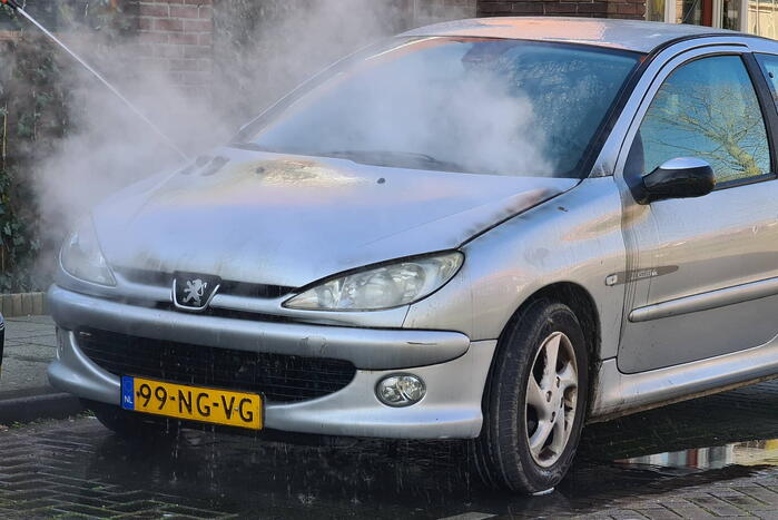 Auto zwaar beschadigd vanwege brand