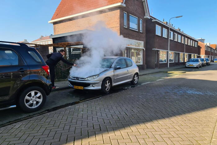 Auto zwaar beschadigd vanwege brand
