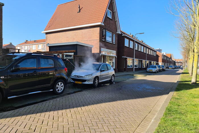 Auto zwaar beschadigd vanwege brand