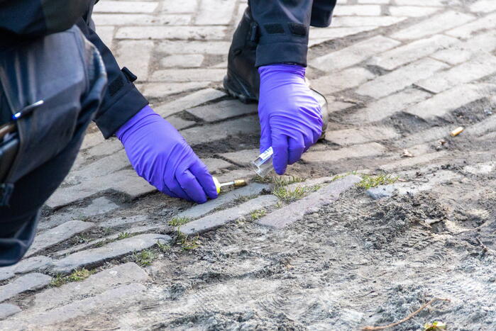 Bestelbus beschoten vanuit rijdende auto