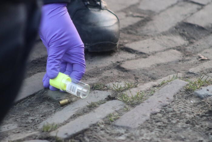 Bestelbus beschoten vanuit rijdende auto