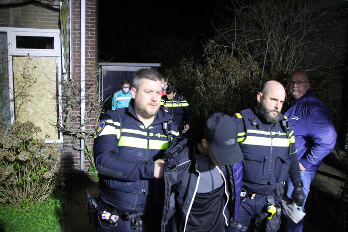 Autodief raakt bekneld tijdens stelen van auto