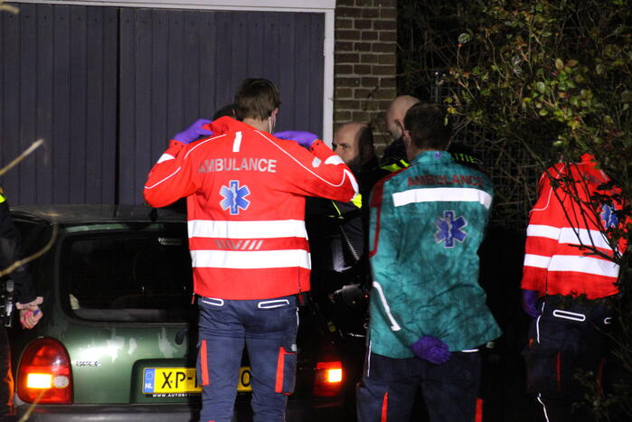 Autodief raakt bekneld tijdens stelen van auto