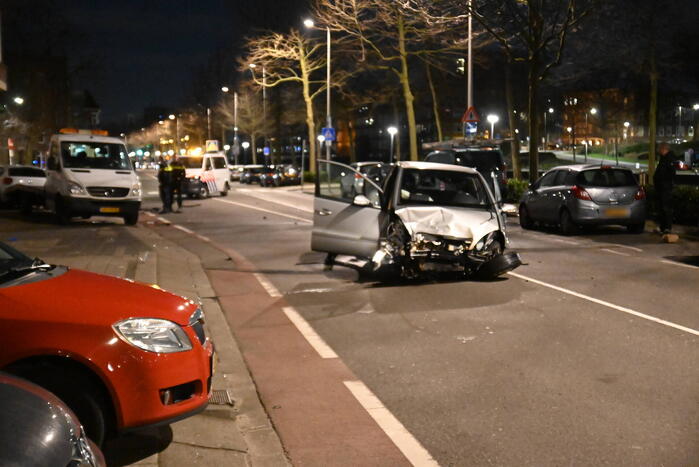 Automobilist knalt op auto en vlucht weg