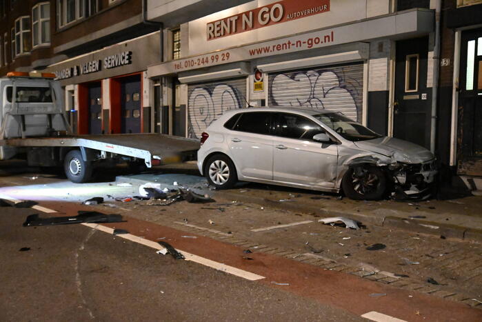 Automobilist knalt op auto en vlucht weg