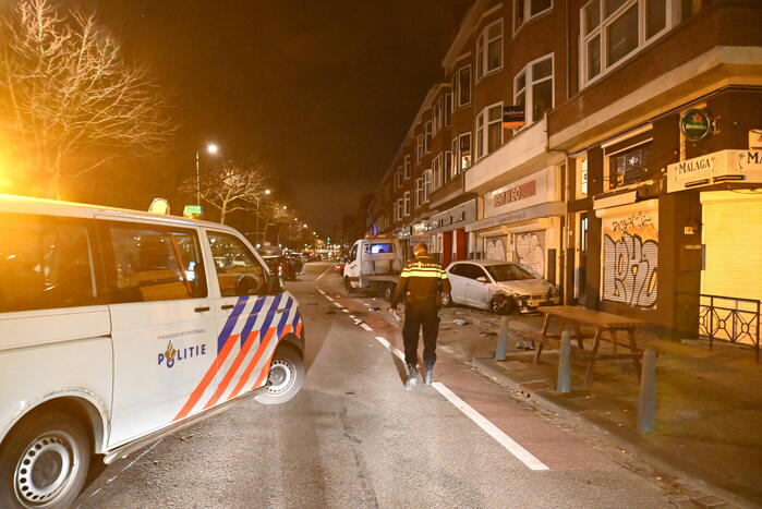 Automobilist knalt op auto en vlucht weg