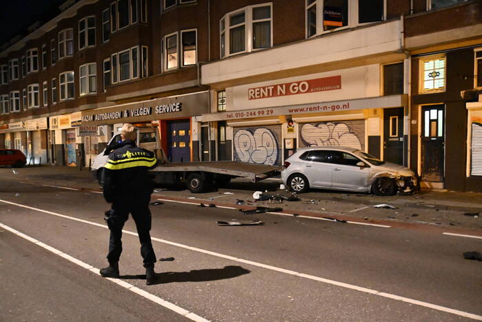 Automobilist knalt op auto en vlucht weg