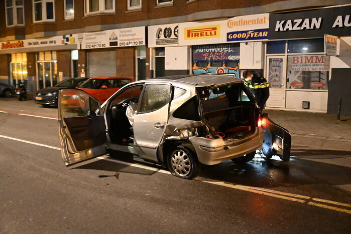 Automobilist knalt op auto en vlucht weg