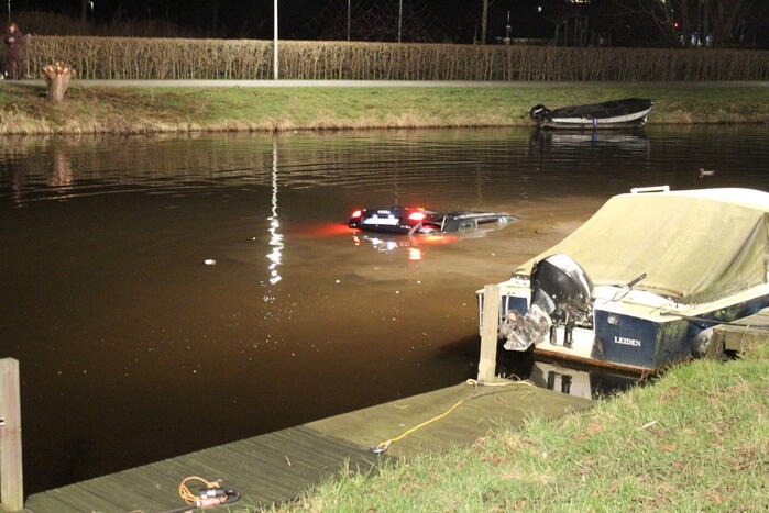 Bestuurder aangehouden na auto te water