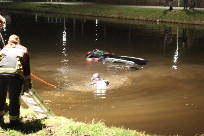 Bestuurder aangehouden na auto te water