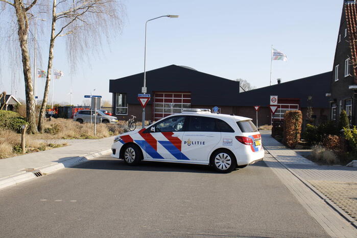 Politie zet arrestatieteam in voor persoon met wapen