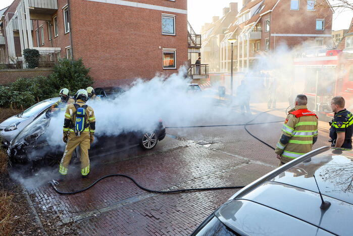 Veel rookontwikkeling bij uitslaande autobrand